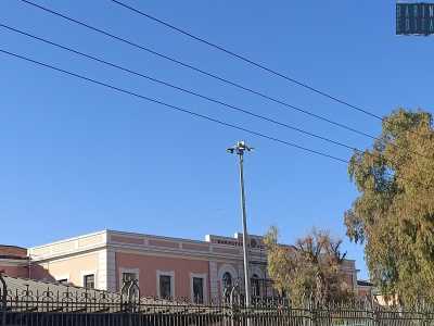 Da via Crisanzio i doppi, e a tratti quadrupli fili, ci portano verso via Ravanas per passare davanti all�Ex Manifattura Tabacchi...